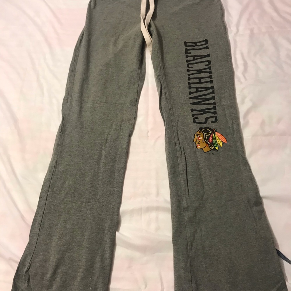 3/50$ Super cute Chicago BLACKHAWK  yoga pants 👖